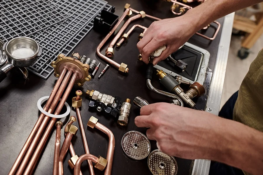 چه زمانی برای تعمیر اسپرسوساز دلونگی باید به ماندگار تعمیر مراجعه کرد؟