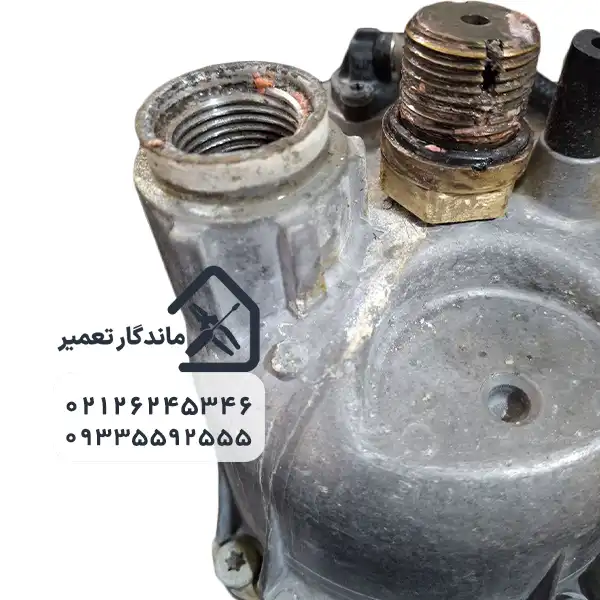 درب معیوب بخارشوی کارچر که یکی از دلایل اصلی نشت بخار از دستگاه