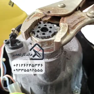 مراحل فنی باز کردن قطعات بخارشوی کارچر برای تعویض درب آسیب دیده