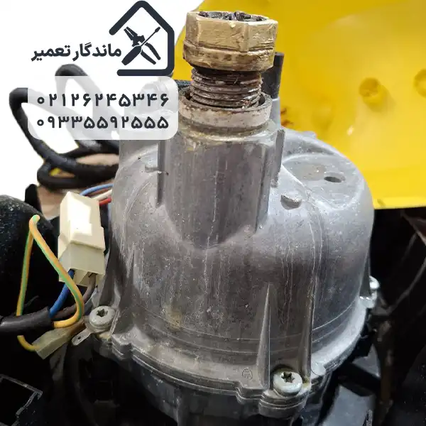 وضعیت درب بخارشوی کارچر قبل از تعمیر - نشانه های فرسودگی و نیاز به تعویض