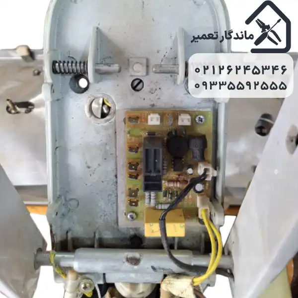 باز کردن دستگاه برای دسترسی و تعمیر ستون اتو پرس